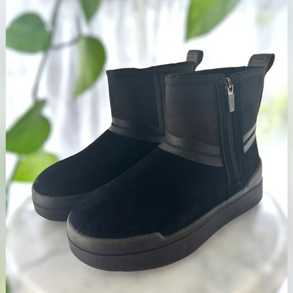 UGG Classic Tech Mini Waterproof Suede Winter Boots Size 5 - Picture 4 of 13